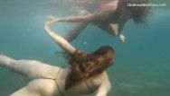 Naked Legal Age Teenager Schatz schwimmt auf Teneriffa