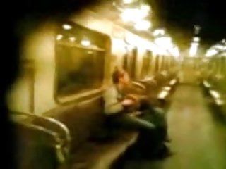 Vídeo caseiro do par no tubo de Moscou